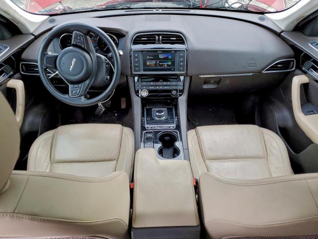 Jaguar F-PACE Prestige Image 8