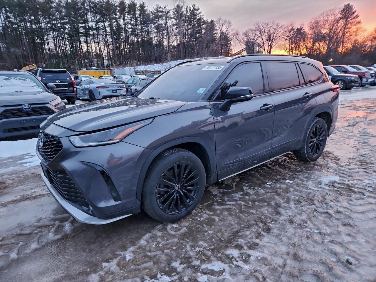 Toyota Highlander L Image 1