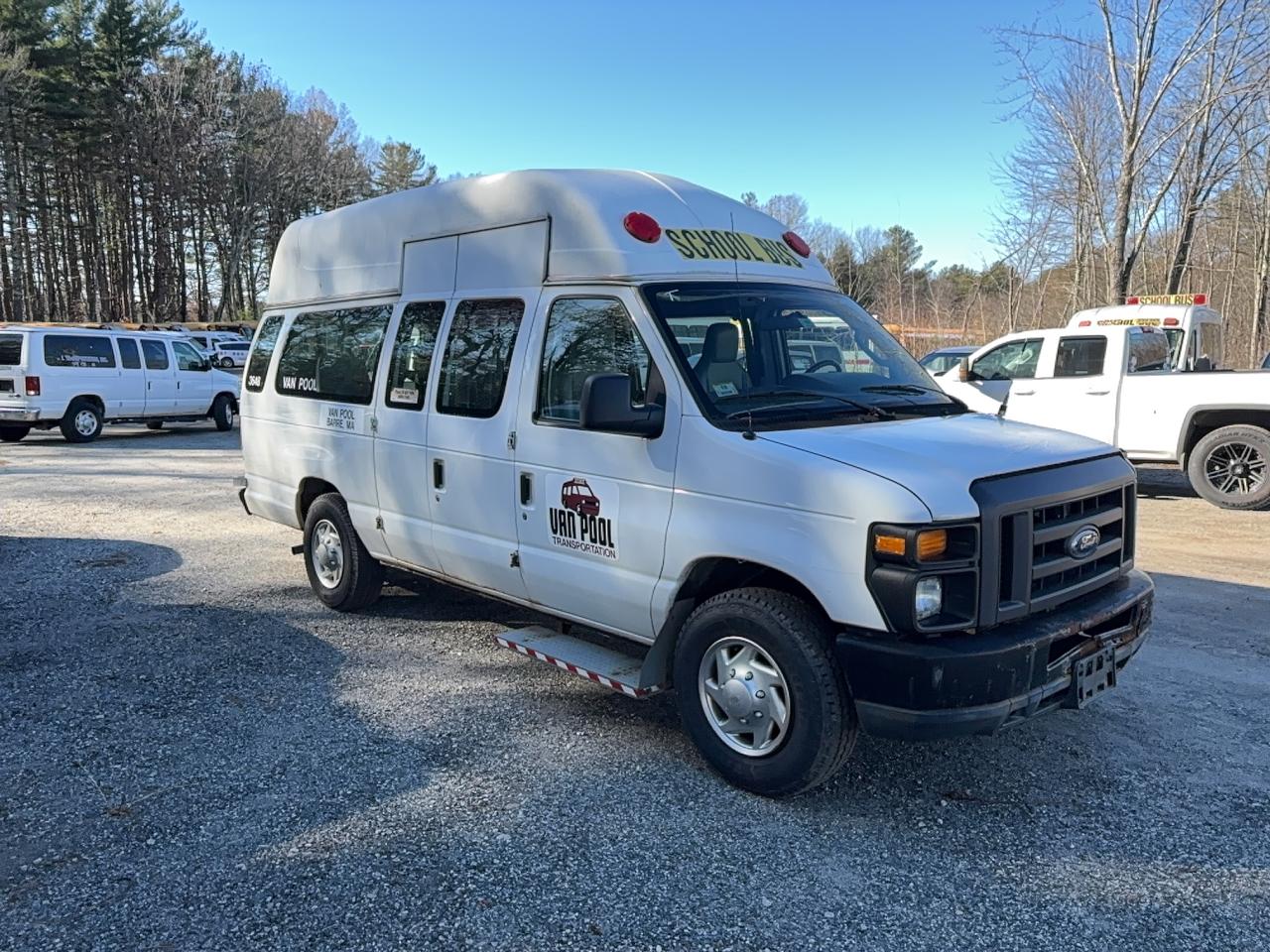 Ford Econoline E250 Van Image 1