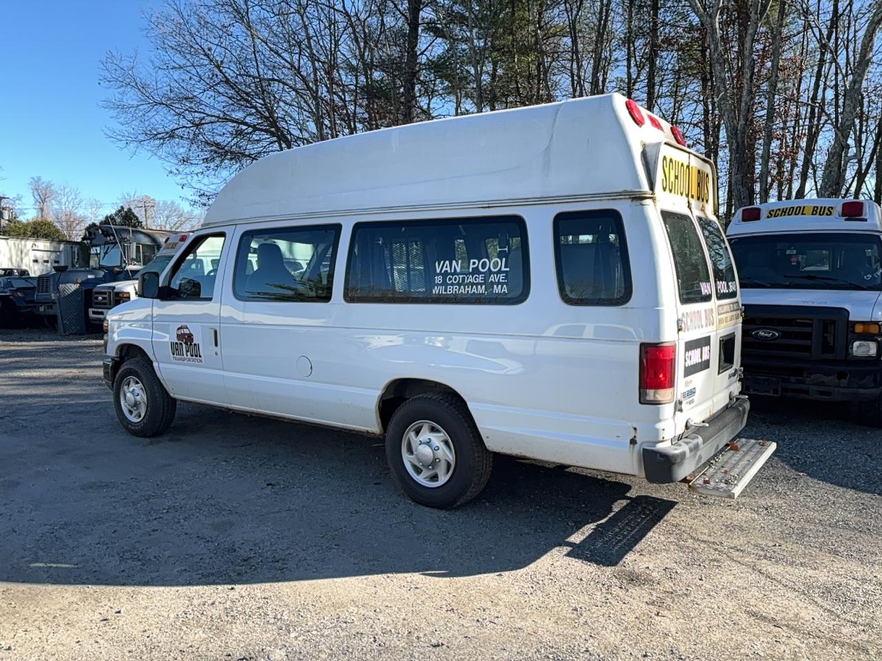 Ford Econoline E250 Van Image 2