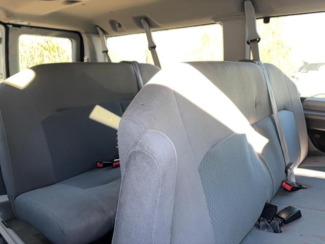 Ford Econoline E350 Super Duty Wagon Image 3