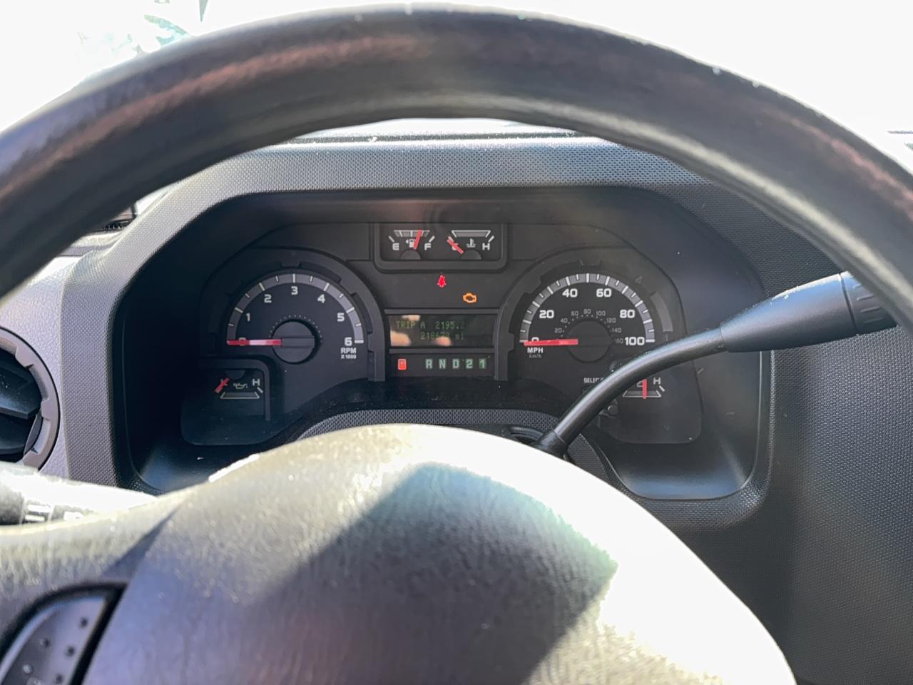 Ford Econoline E350 Super Duty Wagon Image 10