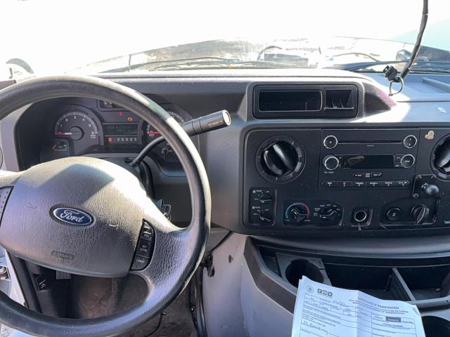 Ford Econoline E350 Super Duty Wagon Image 9