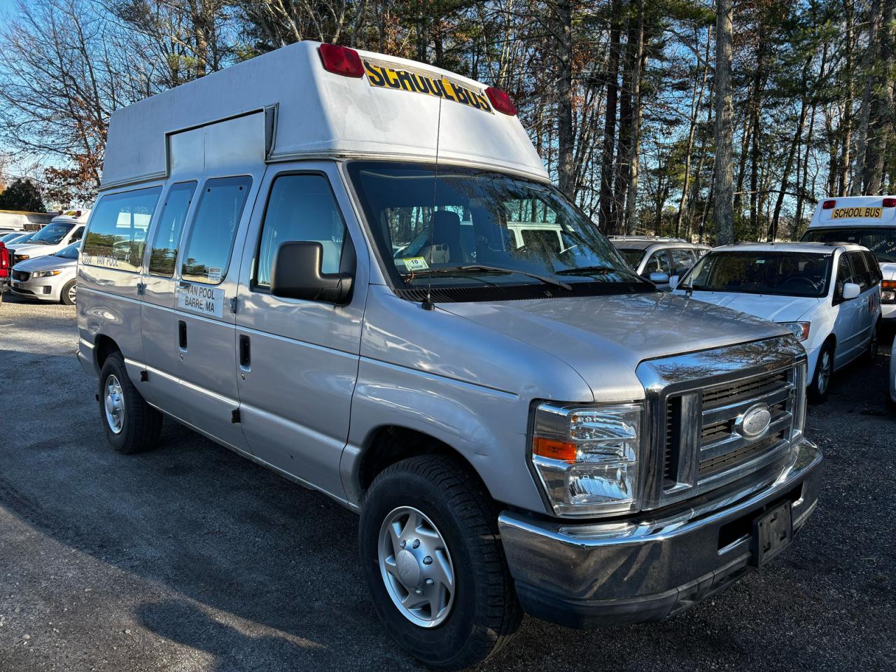 Ford Econoline E250 Van Image 1
