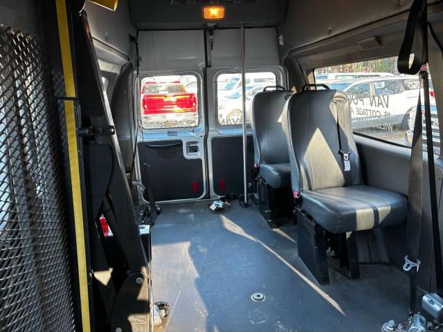 Ford Econoline E250 Van Image 9