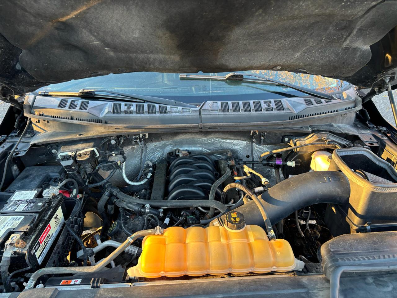 Ford Econoline E250 Van Image 3