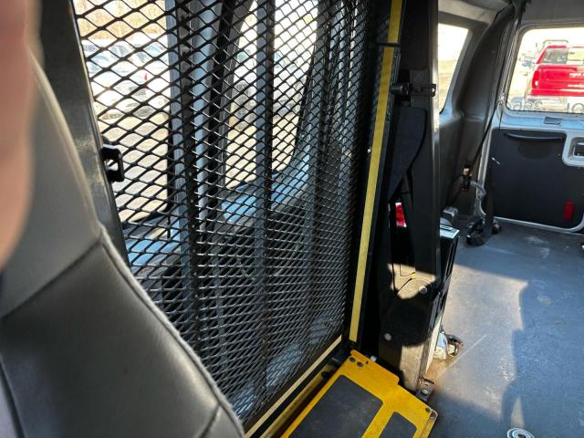 Ford Econoline E250 Van Image 10