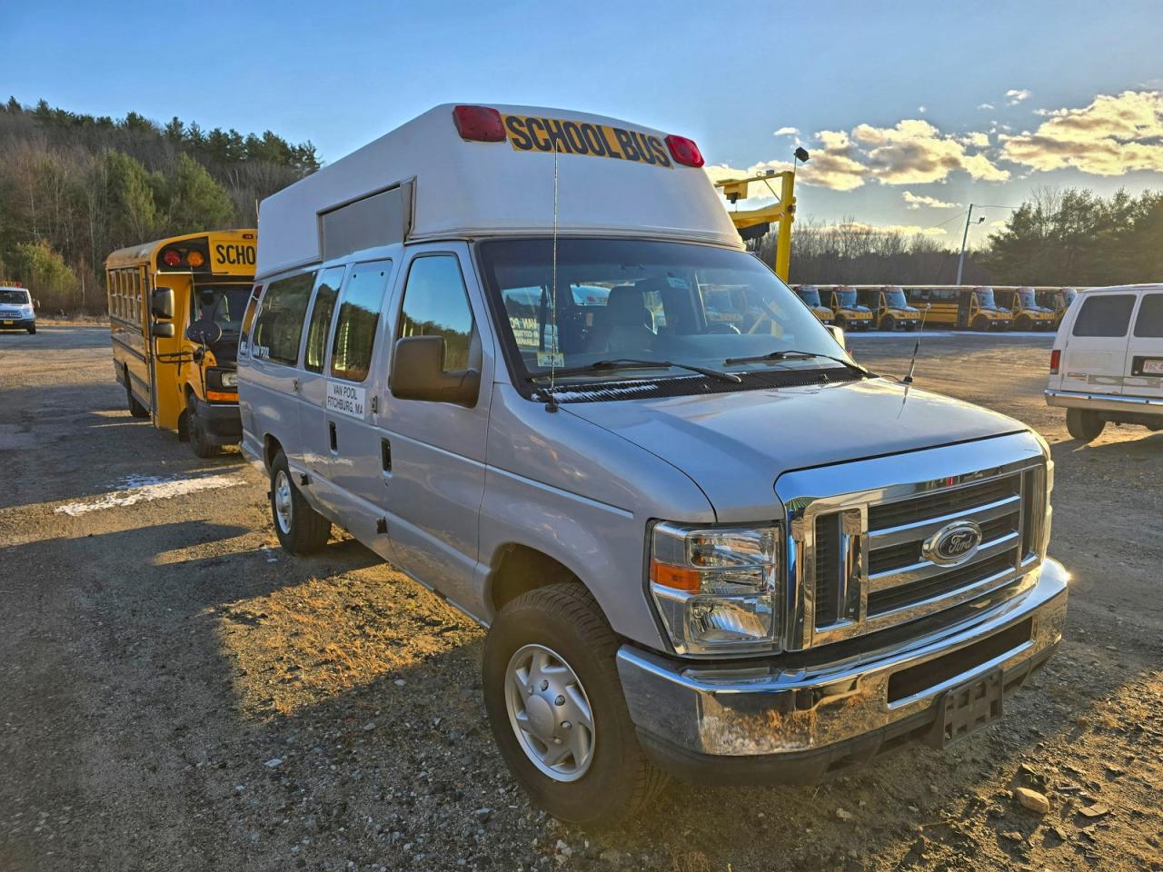 Ford Econoline E250 Van Image 1