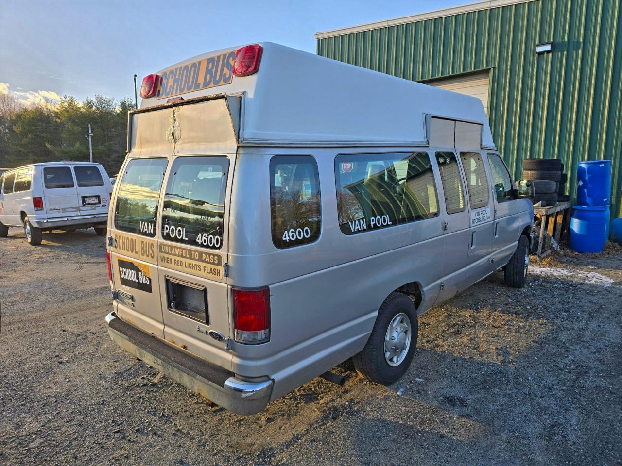 Ford Econoline E250 Van Image 8