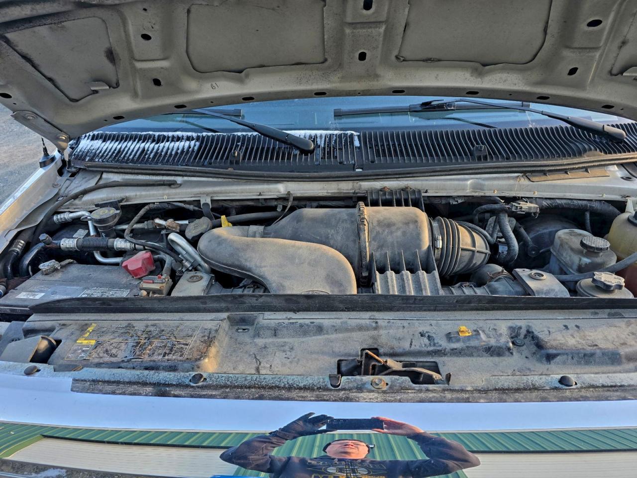 Ford Econoline E250 Van Image 4