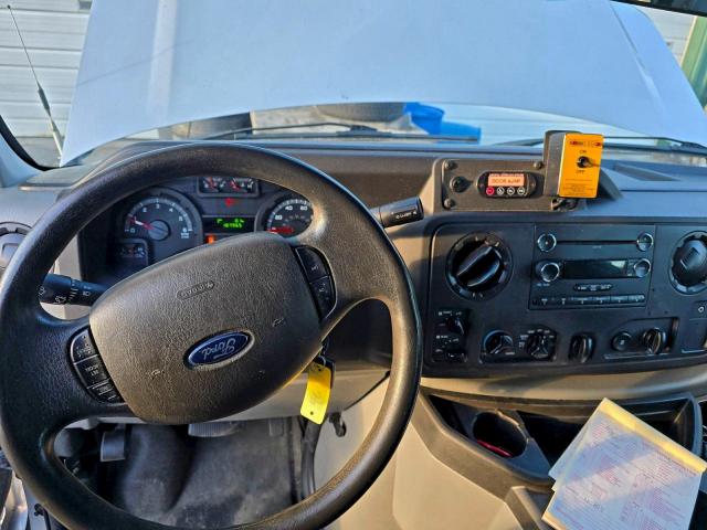 Ford Econoline E250 Van Image 6