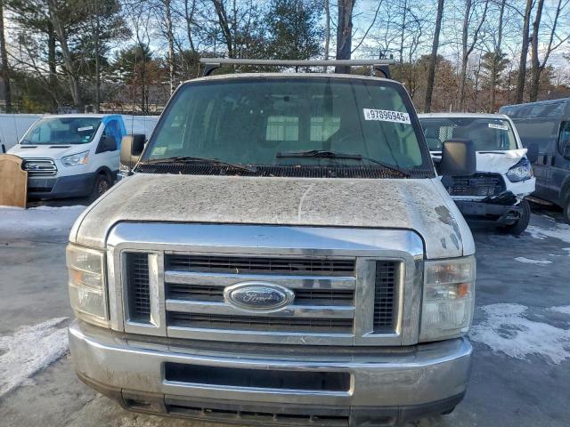 Ford Econoline E250 Van Image 12