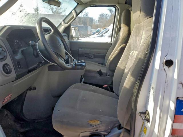 Ford Econoline E250 Van Image 6