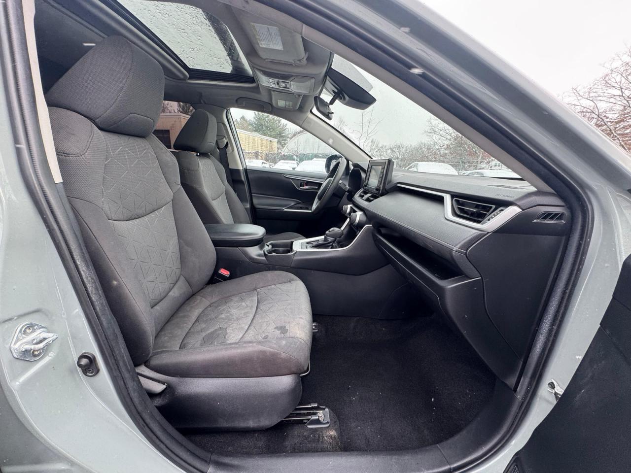 Toyota RAV4 Xle Image 3