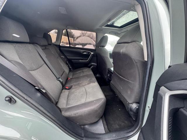 Toyota RAV4 Xle Image 4