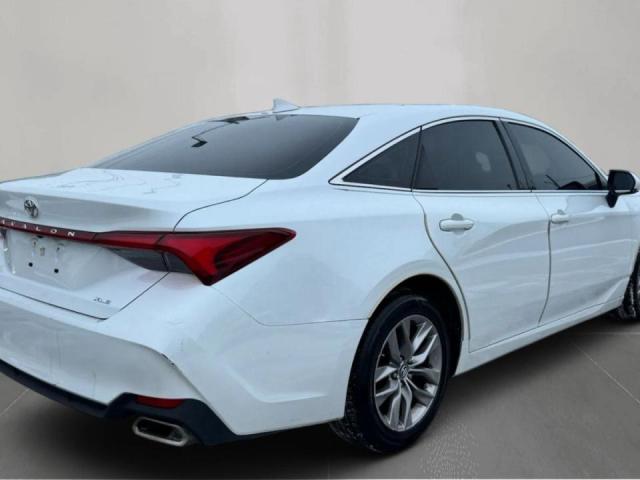Toyota Avalon Xle Image 7