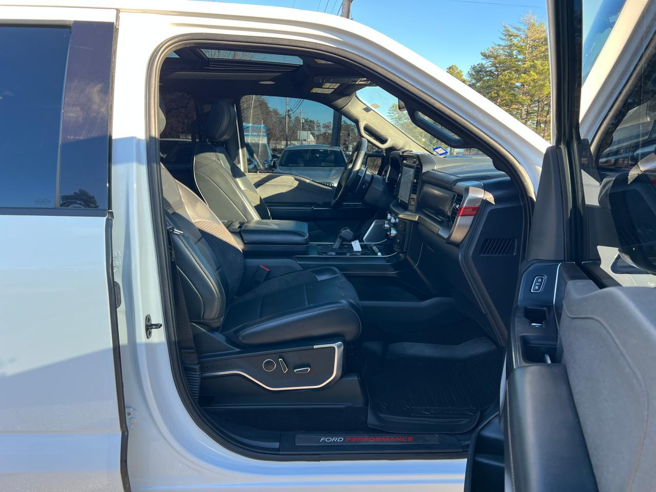 Ford F-150 Raptor Image 3