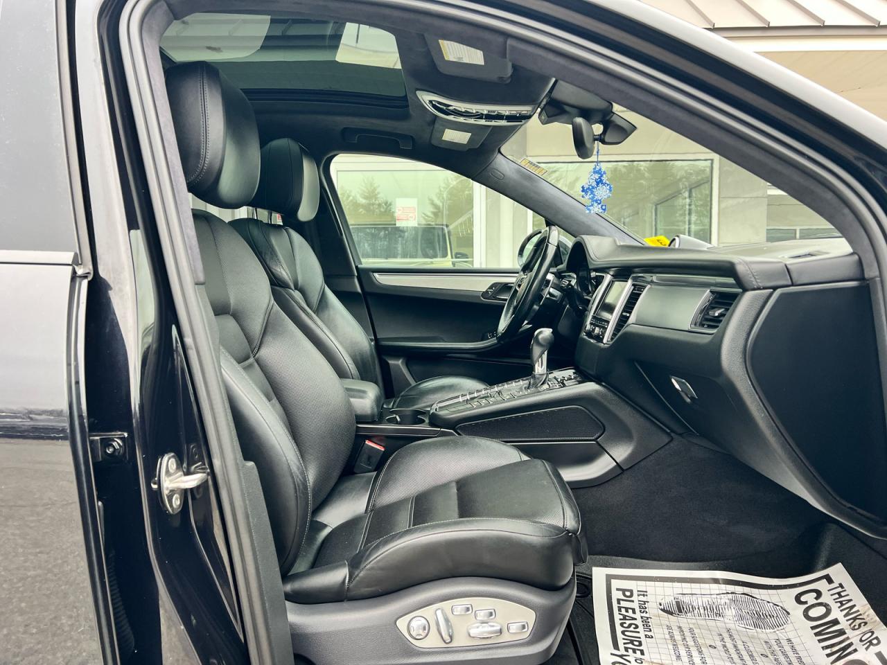 Porsche Macan Turbo Image 12