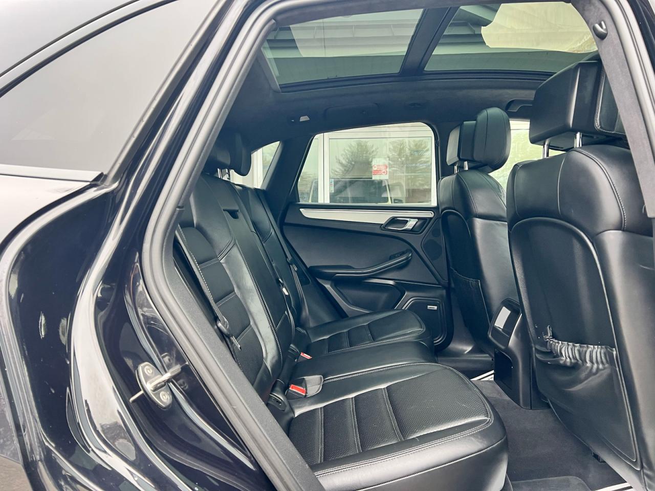 Porsche Macan Turbo Image 9