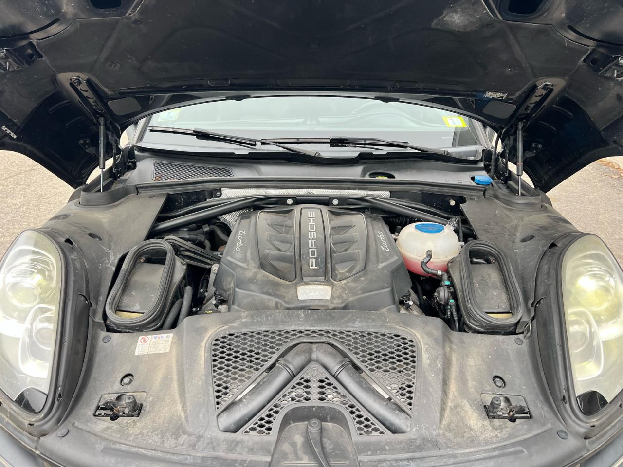 Porsche Macan Turbo Image 4