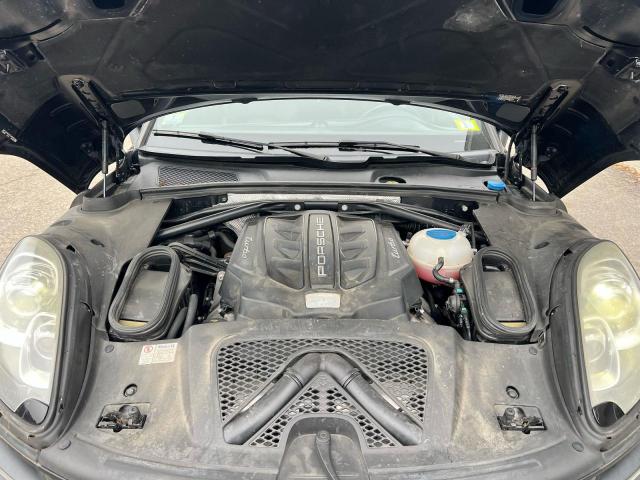 Porsche Macan Turbo Image 4