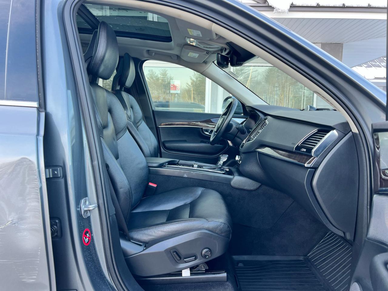 Volvo XC90 T6 Image 2