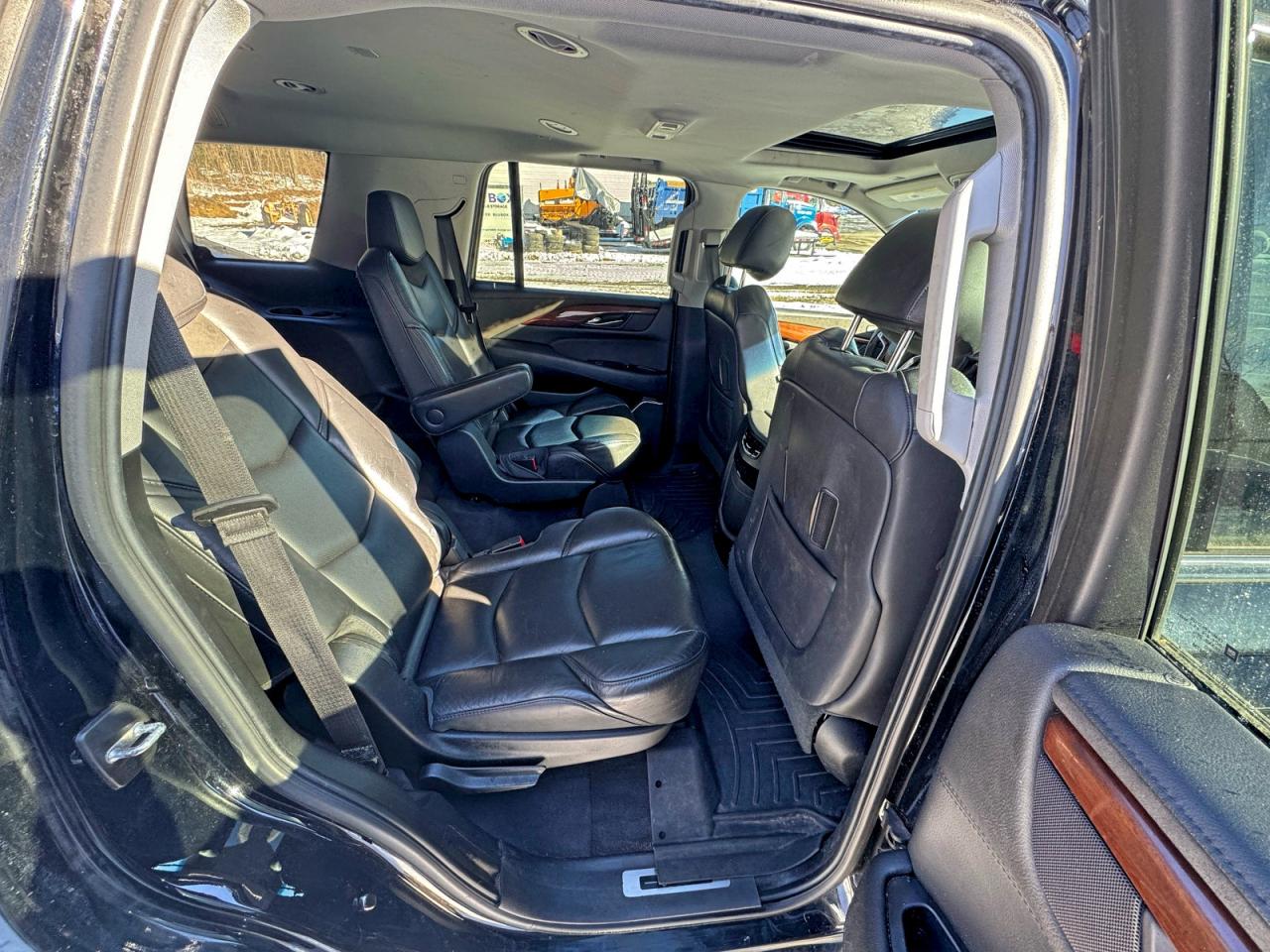 Cadillac Escalade Luxury Image 3