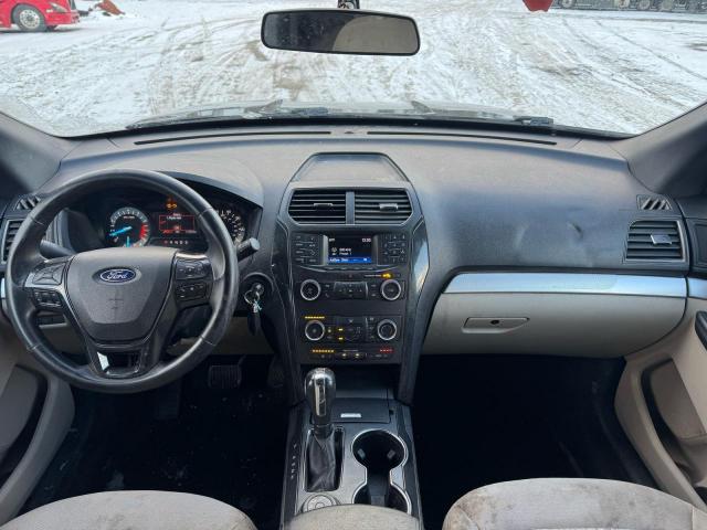 Ford Explorer Image 6