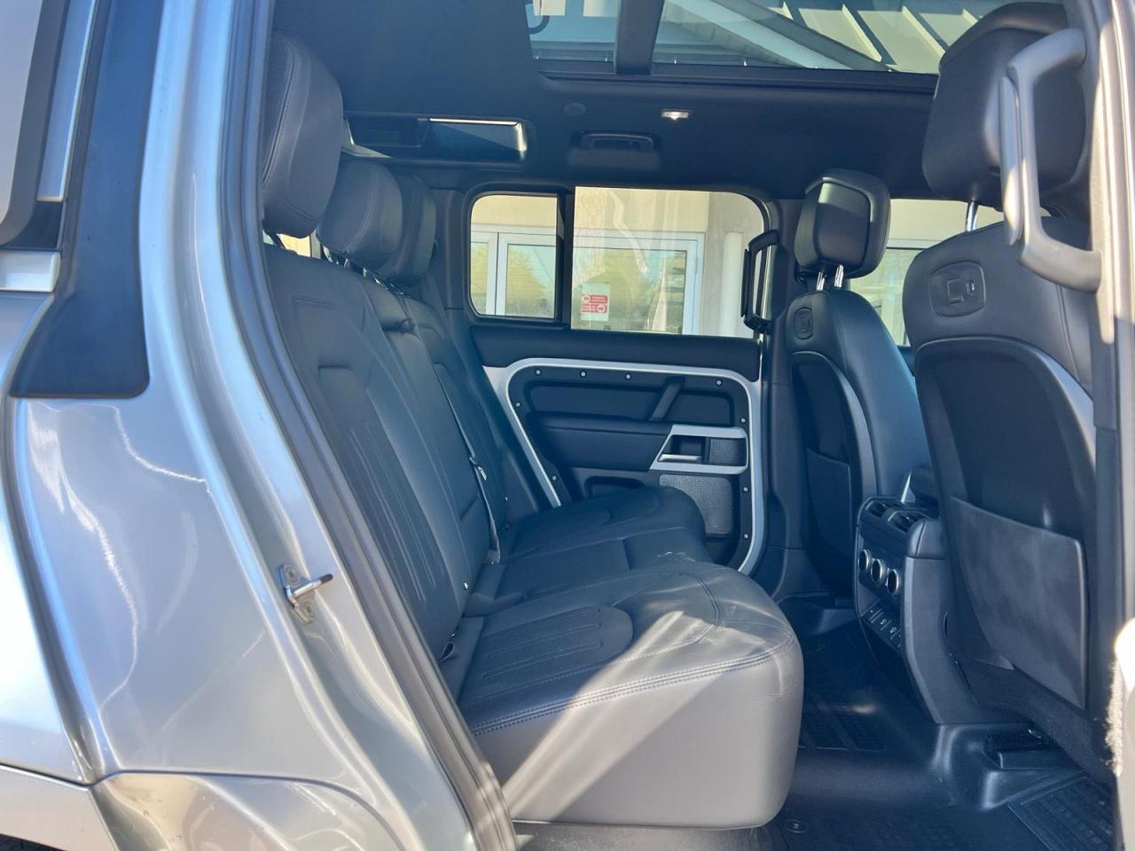 Land Rover Defender 110 Xs Edition Image 14