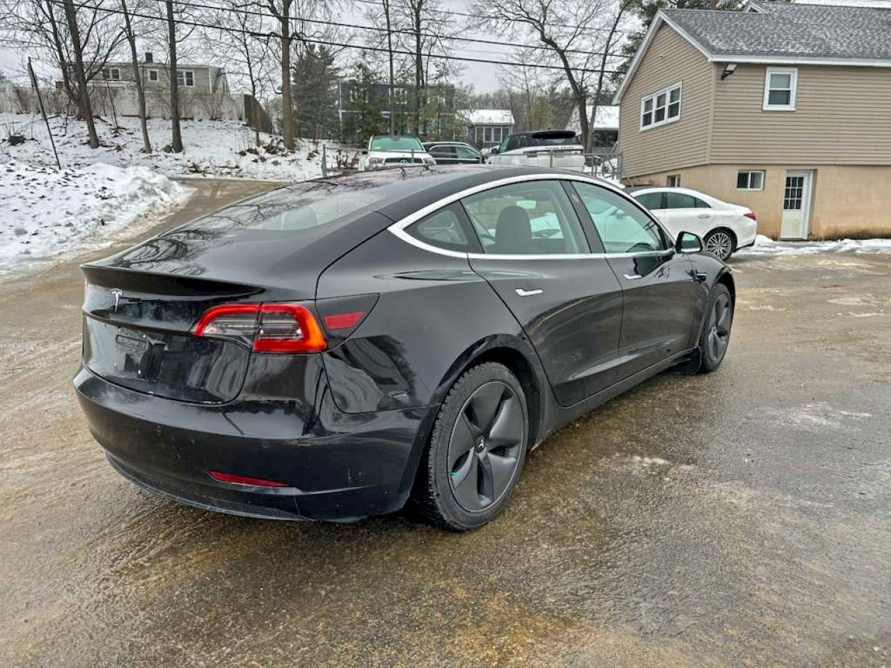 Tesla Model 3 Image 7