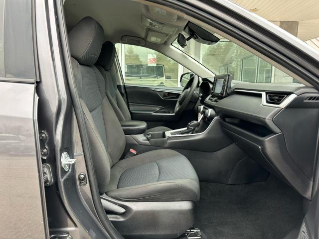 Toyota RAV4 Le Image 9