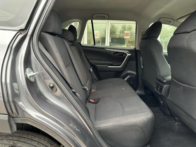 Toyota RAV4 Le Image 2