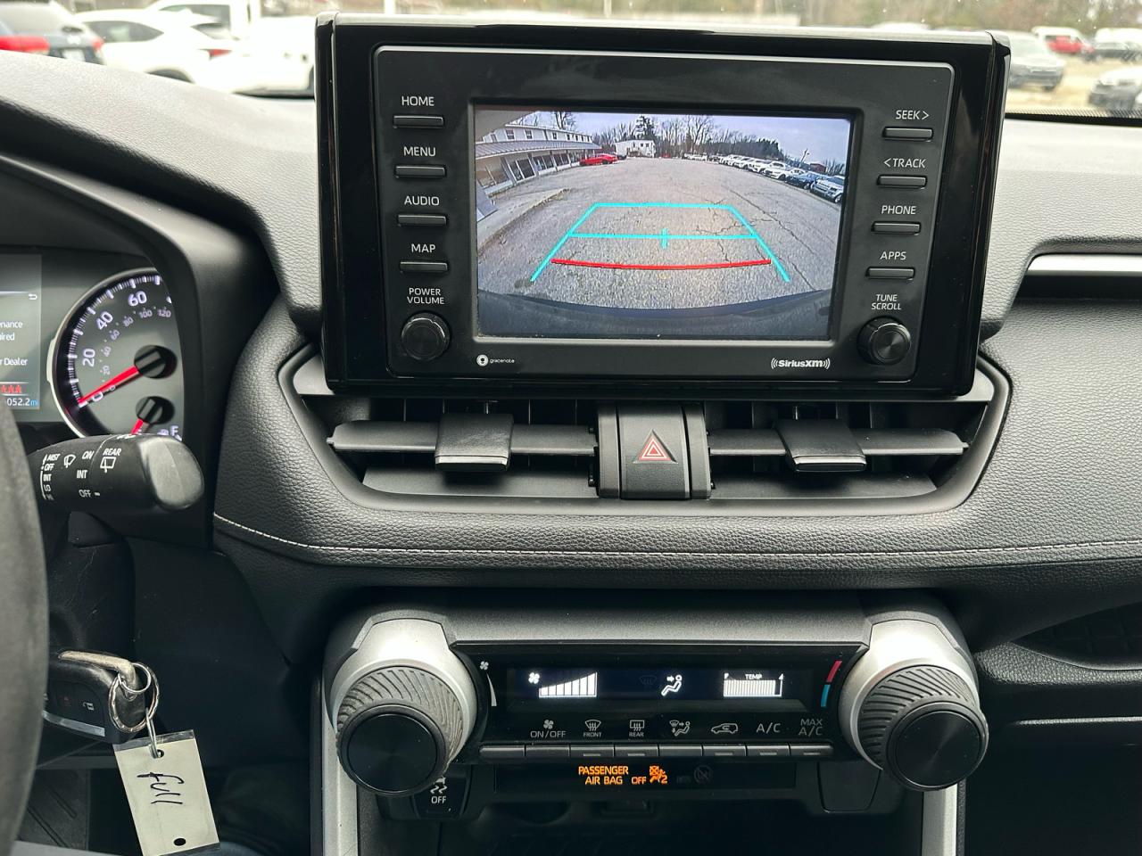 Toyota RAV4 Le Image 11