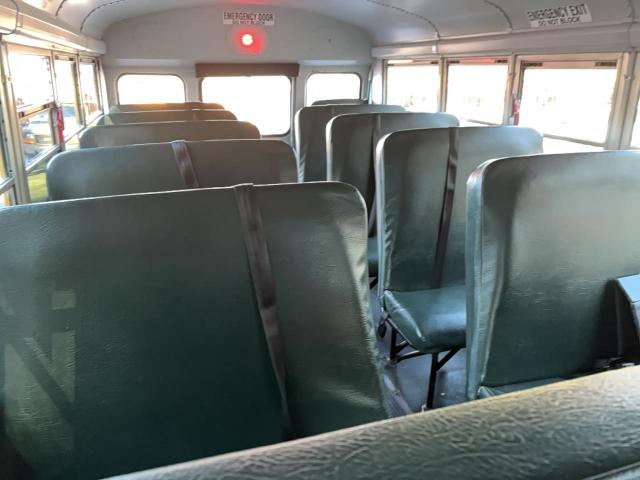 GMC Savana Cutaway G3500 Image 14