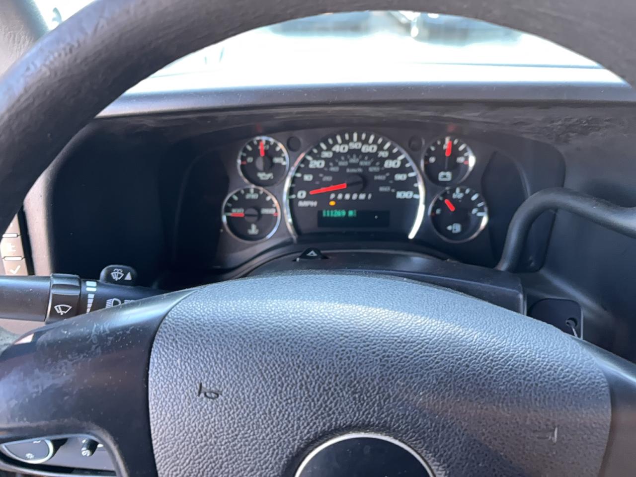 GMC Savana Cutaway G3500 Image 11