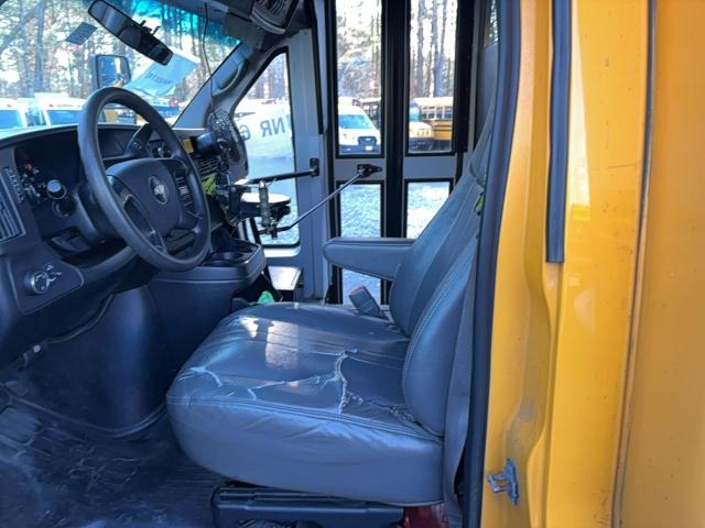 Chevrolet Express Image 6