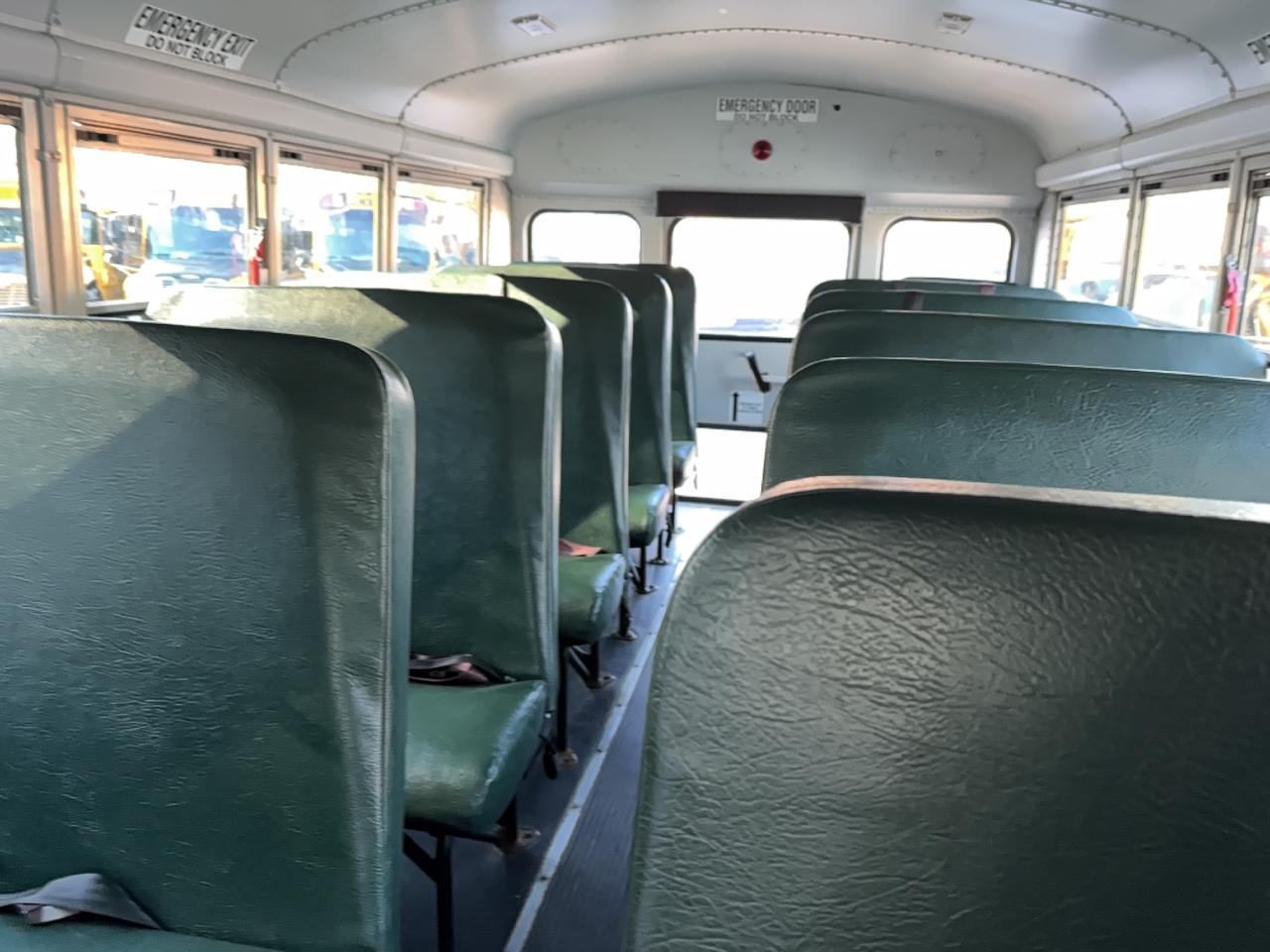 Chevrolet Express Image 9