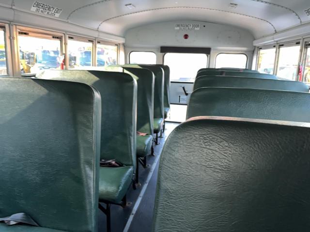 Chevrolet Express Image 9