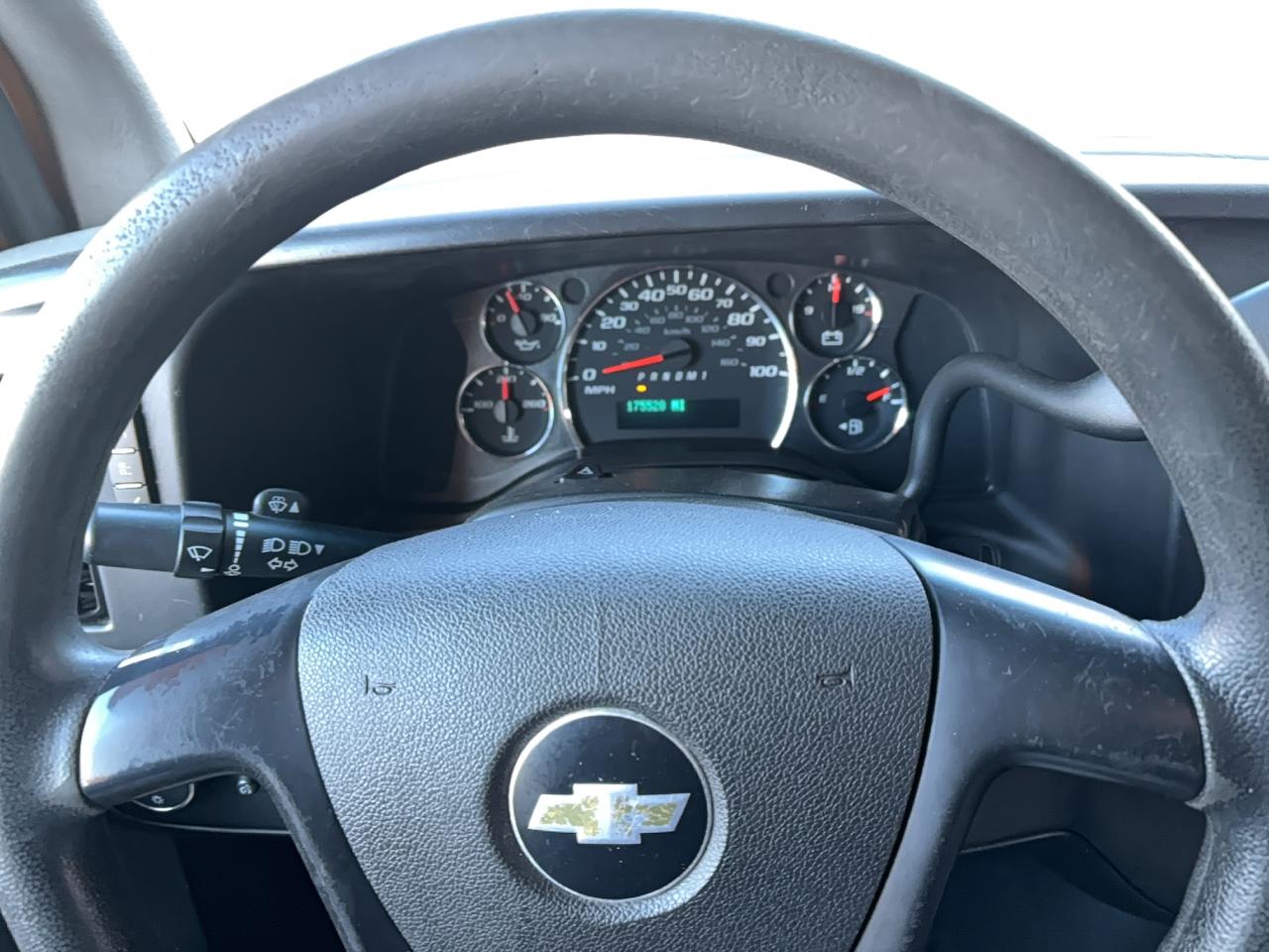 Chevrolet Express Image 8